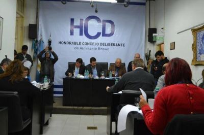 En Almirante Brown e Ituzaing� declararon la emergencia econ�mica, social y educativa