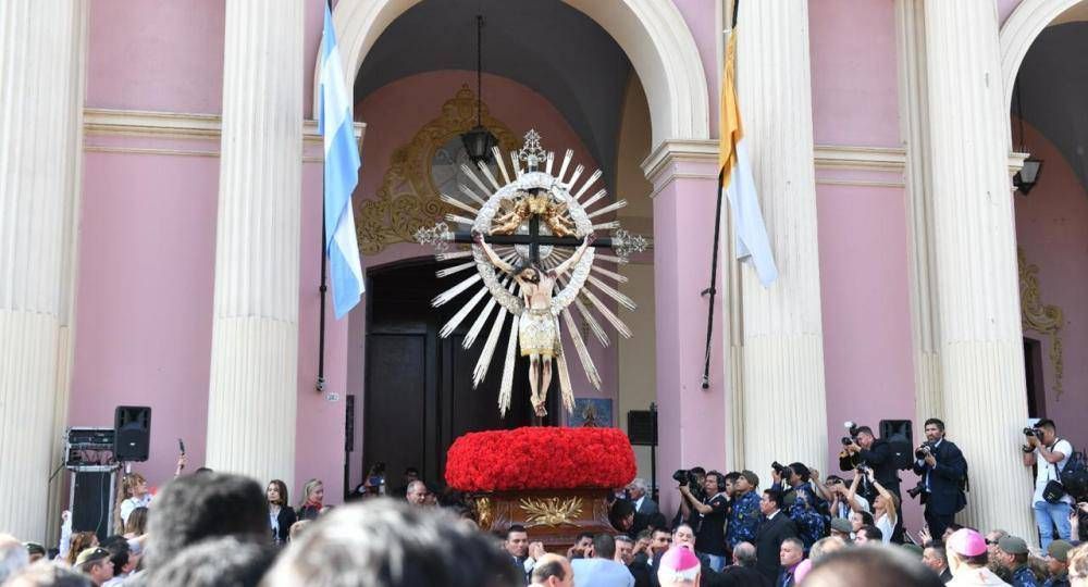 Una multitud se congreg en Salta para la fiesta del Seor y la Virgen del Milagro