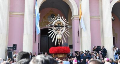 Una multitud se congreg� en Salta para la fiesta del Se�or y la Virgen del Milagro