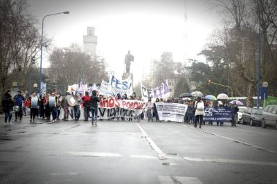 Numerosa marcha para recordar La Noche los L�pices