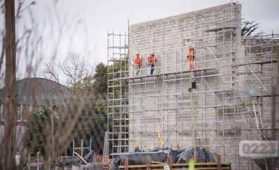 La devaluaci�n golpea a la construcci�n: el cemento subi� un 30% y no hay nuevas obras