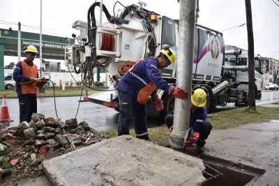 Desobstruyen desag�e pluvial en avenida Maip� para evitar futuras inundaciones
