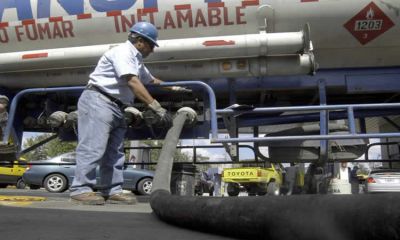 Por la devaluaci�n del peso, se reducen las importaciones de combustibles