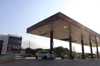 Cerraron diez estaciones de servicio y se agudiza la baja del consumo de combustibles