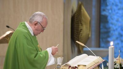 El Papa: el pastor reza cuando el diablo anda suelto y es acusado