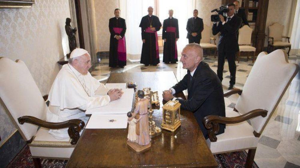 El Papa y el Presidente de Albania: Libertad y dilogo interreligioso