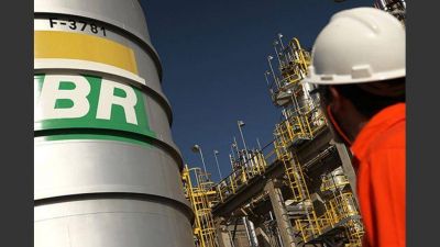 Petrobras analiza c�mo bajar u$s10.000 millones de deuda
