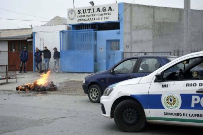 Integrantes de la lista Verde de SUTIAGA se manifestaron en las puertas del sindicato