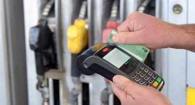 Gobierno y estacioneros, mano a mano por los precios de los combustibles y el pago con tarjetas de cr�dito