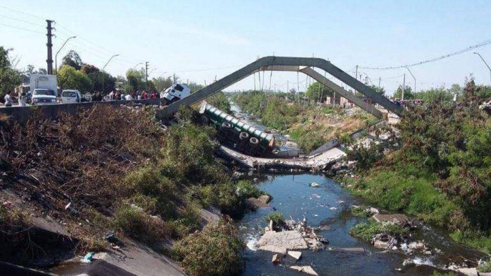 Tucumn: Se desplom un puente al paso de un camin