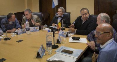 El triunvirato ratific� el paro y abroch� el regreso de la UOM a la conducci�n de la CGT