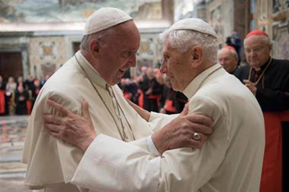 En dos cartas que se filtraron, Benedicto XVI defendi su renuncia y ret a crticos de Francisco
