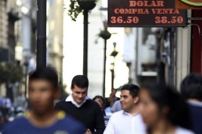 Con d�lar y riesgo en baja, el Gobierno tuvo la mejor semana financiera del a�o