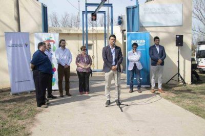 Inauguran cloacas que benefician a 700 familias
