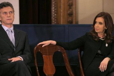 Seg�n una encuesta, por primera vez Cristina le saca ventaja a Macri en un posible balotaje