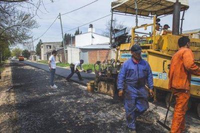 La Josefa: Abella recorri� obras de asfalto