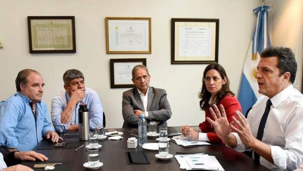 Sergio Massa con sindicalistas: paro, crisis y guio a gremios peronistas