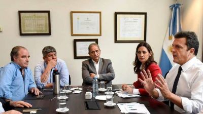 Sergio Massa con sindicalistas: paro, crisis y guiño a gremios peronistas