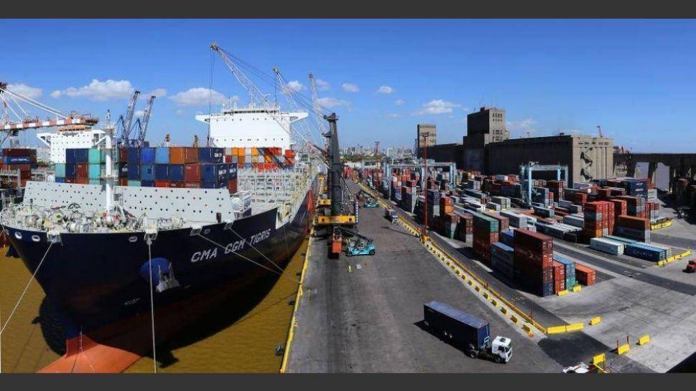 Sorpresivo paro en aduanas frena el comercio exterior 