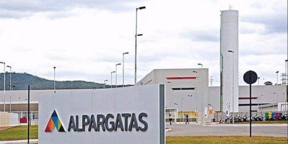 Dramático: Alpargatas cerró sus plantas en Catamarca y La Pampa y cientos de trabajadores quedaron en la calle