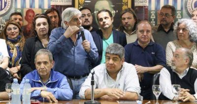 Para Moyano, la contundencia del paro demostr� que �el pueblo argentino que est� por encima de los dirigentes�