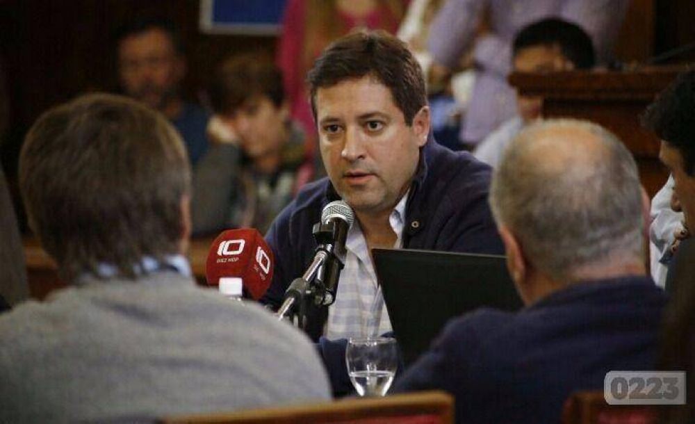 Conflicto con los clubes: el municipio propone aceptar becas a cambio del uso del Polideportivo
