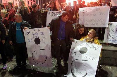 El gobierno insiste en dar de baja 160 mil pensiones por discapacidad