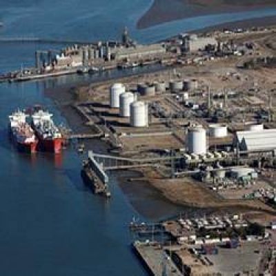 El final de una era: se va el barco regasificador de Bah�a Blanca