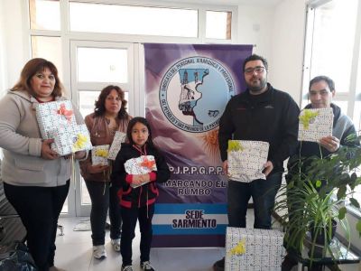 Petroleros Jer�rquicos realiz� donaci�n de juguetes a un comedor de Sarmiento