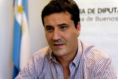 Abad se sum� a las cr�ticas a Mourelle: �Es pretencioso compararse con Don �ngel Roig, Aprile o Katz�