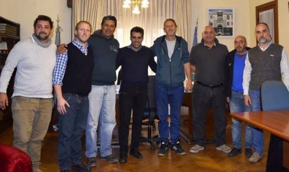 El intendente recibi� a remiseros y apoyo la modificaci�n a la ordenanza de su rubro