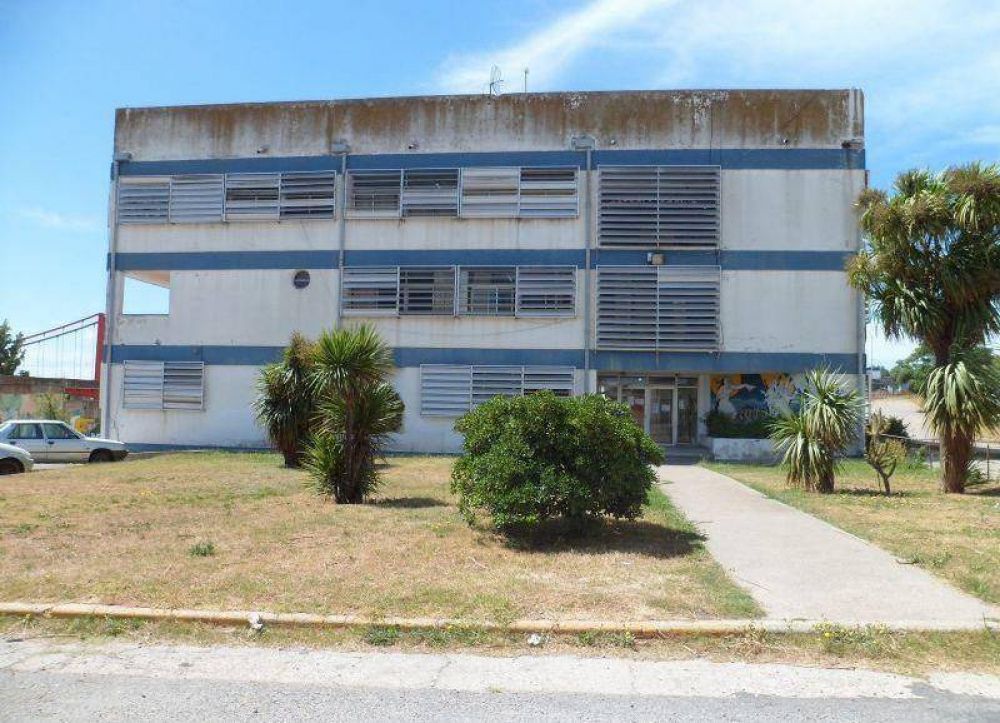 L�pez asumi� la urgencia y se repar� el techo del Consejo Escolar