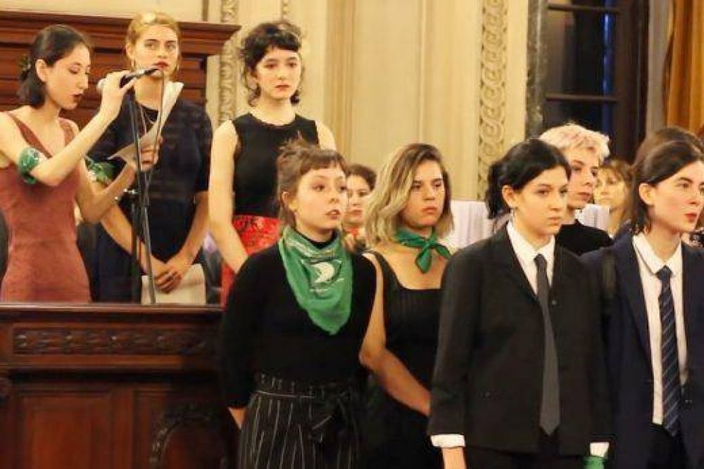 El presidente de la AMIA, Agustn Zbar, involucrado en la acusacin por maltrato de ex alumnas del Colegio Nacional Buenos Aires