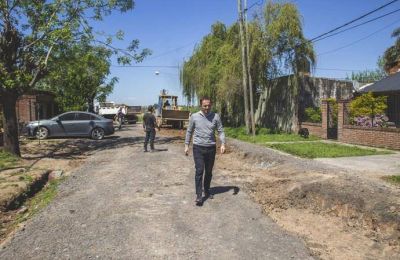 Don Francisco: el Municipio inici� la reparaci�n de la calle afectada por el tendido de la red cloacal