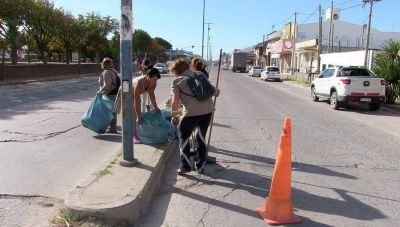 Barrido y corte de pasto para mantener limpios todos los rincones de la ciudad