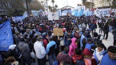 Con apoyo de CGT, gremios industriales marchan contra Sica