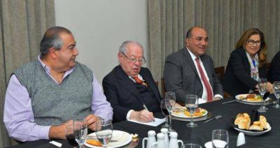 La CGT se perfila como la pata sindical del peronismo �racional� y el 17 de octubre va a Tucum�n