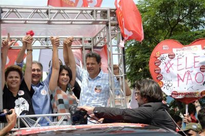 En plena turbulencia, la Argentina espera con inquietud el voto en Brasil