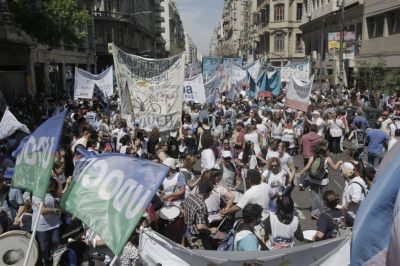 Docentes: paro r�cord y movilizaci�n a la Casa de la provincia de Buenos Aires