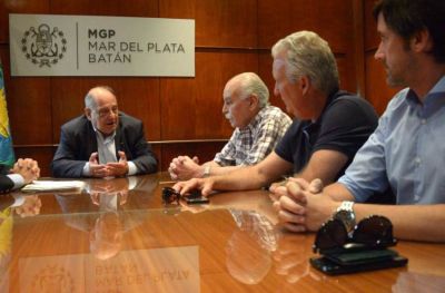 Municipales eval�an exigir una mesa paritaria m�s antes de fin de a�o