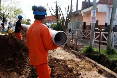 Las obras de cloacas contin�an en Castelar Sur