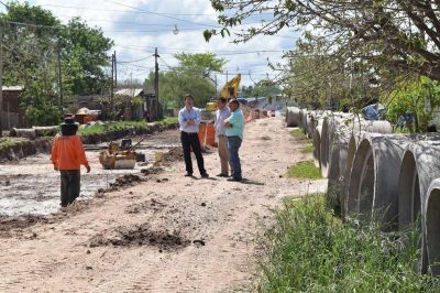 Obra pluvial y asfaltado de 1200 metros en calle 16