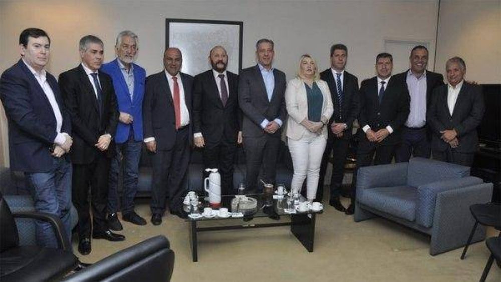 El peronismo ampliado: un grupo de gobernadores se sac una foto para marcar diferencias con Massa, Urtubey, Schiaretti y Pichetto