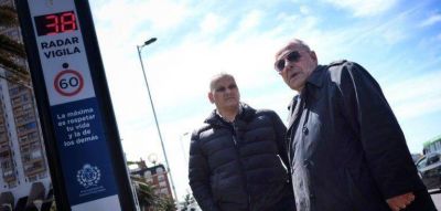 Fotomultas: El intendente puso en funcionamiento los tres t�tems