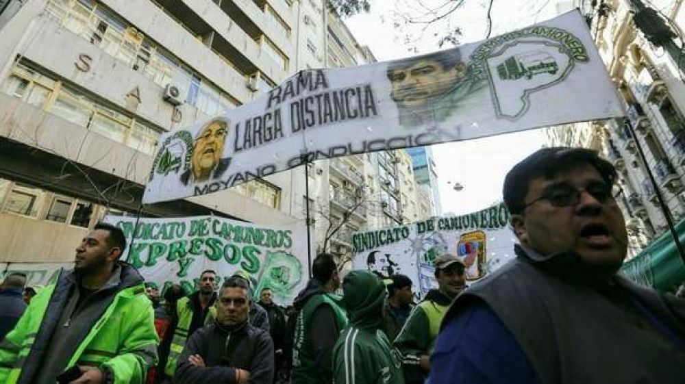 La Justicia proces a dirigentes de Camioneros por extorsin
