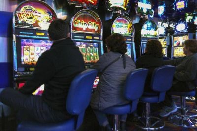 Alivio para Vidal: Boldt saca ventaja en la licitaci�n de casinos, pero no est� solo