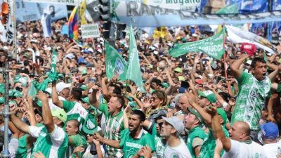 Camioneros sube la tensi�n y marcha este martes para pedir reabrir su paritaria