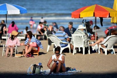 Fin de semana largo: cayeron las ventas y aumentaron las consultas para el verano
