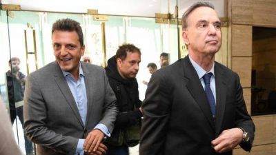 Da de la lealtad dividido: Massa y Pichetto con Manzur en Tucumn y Mximo Kirchner en Buenos Aires junto a intendentes