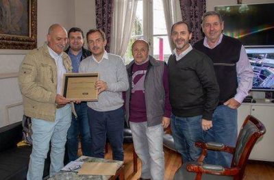 Abella reconoci� a dos hist�ricas instituciones de la ciudad